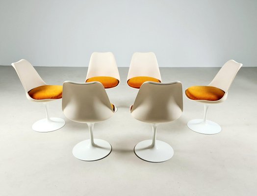 https://cdn20.pamono.com/p/g/9/4/948084_ueachia29h/early-edition-tulip-chairs-by-eero-saarinen-for-knoll-international-1968-set-of-6-3.jpg