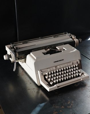 Olivetti Linea Typewriter, 1998 for sale at Pamono