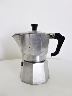 https://cdn20.pamono.com/p/g/9/5/951793_gxarjiqghk/vintage-signora-coffee-pots-or-cafetieres-italy-1960s-set-of-3-11.jpg