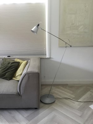Signe lampada da terra Philips Hue, design ultra minimal