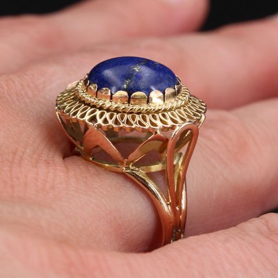 4,25 Carat Lapis Lazuli 18 Karat Yellow Gold Ring, 1960s for 4,25 Carat Lapis Lazuli 18 Karat Yellow Gold Ring, 1960s for
