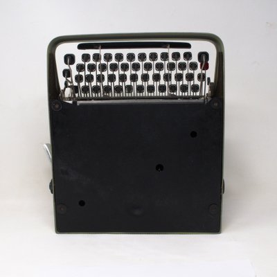 Macchina da scrivere Lettera 22 verde menta di Olivetti