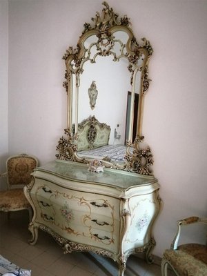 large mirrored dressing table