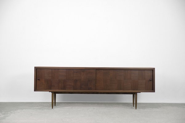 Mid Century Modern Danish Walnut Sideboard 1960s bei Pamono kaufen