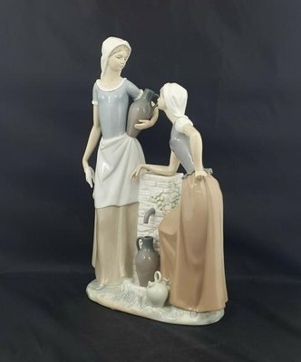 178 Lladro Nao Figurine Women Talking, Lladro Nao Table Lamps