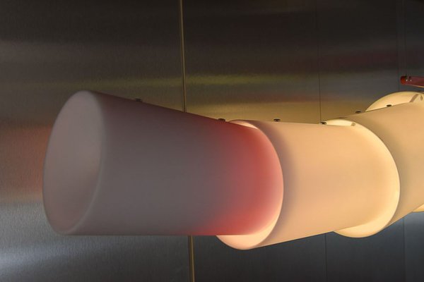 Lampe de Bureau Muffins en Bois avec Intensité Lumineuse Variable par  Brokis en vente sur Pamono