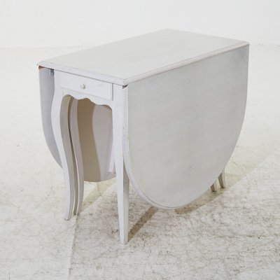 White cheap vintage table