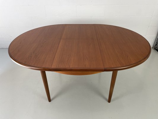 Vintage Round Dining Table By V, Vintage Circle Dining Table