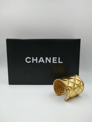 Vintage Gold Quilted Cuff Bracelet from Chanel for sale at Pamono
