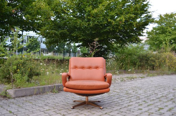 Vintage swivel lounge online chair