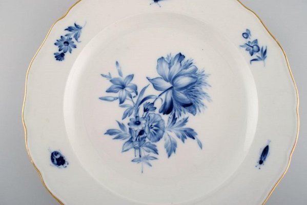 Antike Meissen Porzellanteller mit handbemalten Blumen und Goldrand, 2er Set bei Pamono kaufen