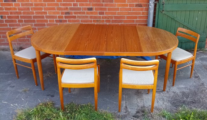 Round Danish Dining Table With Insert, Round Danish Dining Table