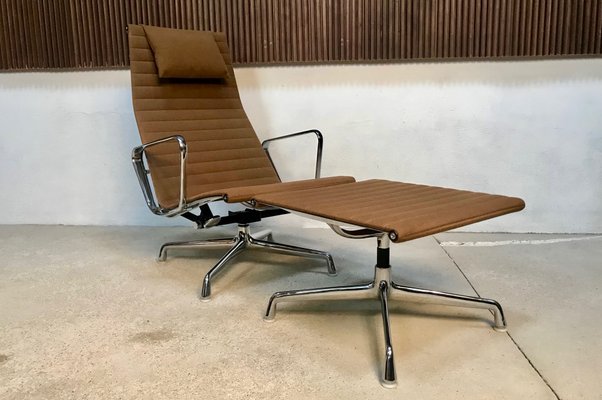 Aluminium EA 124 Sessel & EA 125 Fußhocker von Charles & Ray Eames