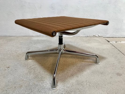 EA 124 Aluminium Lounge Chair EA 125 Ottoman by Charles Ray Eames for Vitra 1958 Set of 2 for sale at Pamono