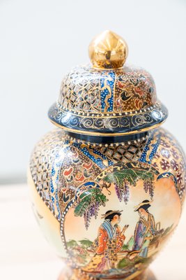 Handbemalte chinesische Vase, 1960er bei Pamono kaufen