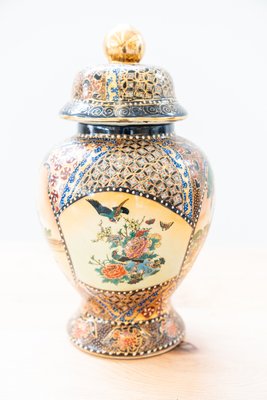 Handbemalte chinesische Vase, 1960er bei Pamono kaufen