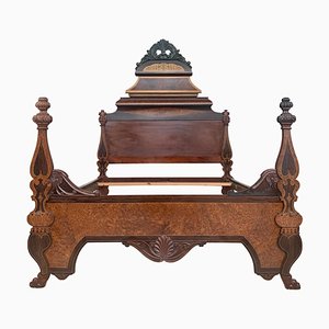 Antiker viktorianischer Stuhl aus geschnitztem Nussholz mit hoher Rückenlehne