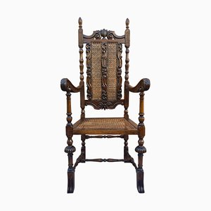 Französischer Louis XVI Armlehnstuhl aus geschnitztem Nussholz mit Sitz aus Schilfrohr