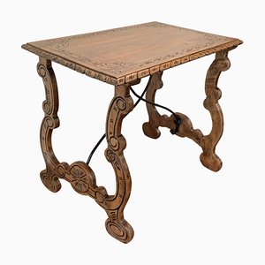 Tavolino in legno di castagno con gambe intagliate, Spagna, XIX secolo
