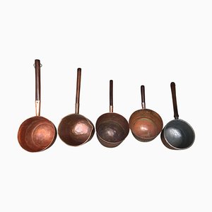 Sartenes españolas antiguas de cobre forjado hechas a mano. Juego de 5