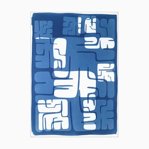Laberinto maya, estampado de cianotipo recortado en azul profundo y blanco, estilo de placas antiguas, 2021