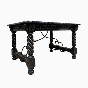 Spanischer Barock Tisch mit Solomonischen Beinen aus dunklem Nussholz mit geschnitzter Struktur und Eisentrage