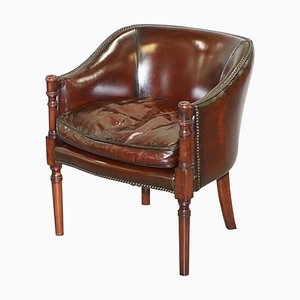 Club chair vintage in pelle marrone con borchie