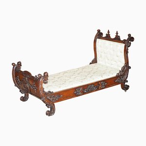 19th Century Italian Hand Carved Walnut Daybed with Puttis