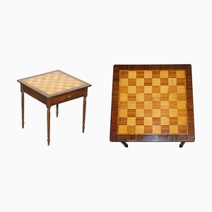 Tavolo da gioco vintage in legno di noce intarsiato con scacchiera e cassetto