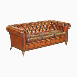 Sofá Chesterfield Club vintage de cuero burdeos con patas torneadas