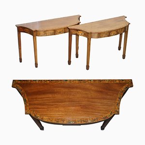 Mesas consola estilo George III de madera satinada y madera de tulipán, década de 1780. Juego de 2