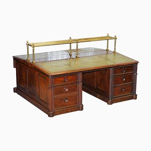 Viktorianischer Doppelseitiger Honduras Schreibtisch aus Hartholz, Messing & Grünem Leder