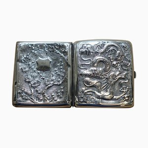 Portasigarette del periodo Meiji in argento massiccio con dettagli dorati