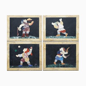 Placas de pared o azulejos italianos antiguos de mármol de Pietra Dura que representan a un tragafuegos, un malabarista y un bufón. Juego de 4