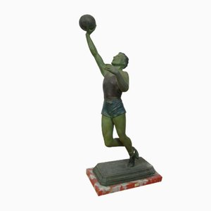 Basketball-Spieler-Skulptur in Regula