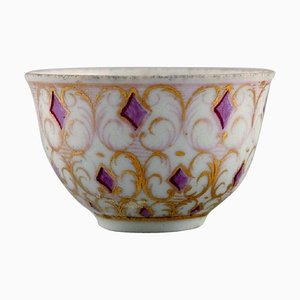 Antike Tasse aus handbemaltem Porzellan mit Lila & Gold von Meissen