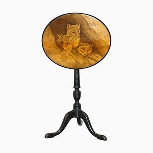 Viktorianischer Ebonisierter Tilt Tisch mit Federzeichnungen von Fox Cubs