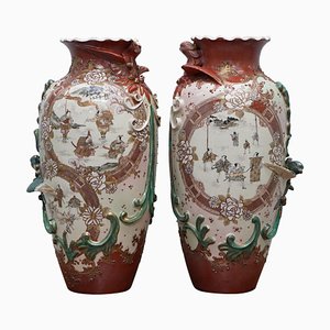 Jarrones chinos grandes de principios del siglo XIX con motivos ornamentales. Juego de 2