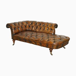 Chaise longue Chesterfield in pelle marrone di Howard & Sons