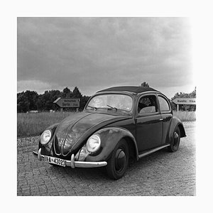 Volkswagen Beetle Parkplatz auf den Straßen, Deutschland 1939, gedruckt 2021