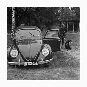 Cacciatore con cane e scarabeo Volkswagen, Germania 1939, Stampa 2021