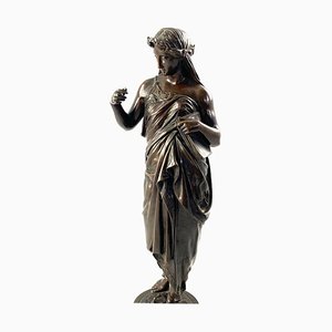 Bronze, 19ème Siècle, d'une Femme Drapée en Robe sur une Base Ronde