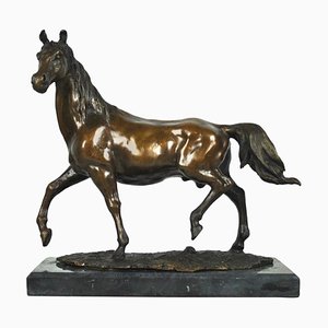 Cavallo in bronzo su base in marmo, XX secolo