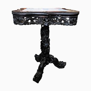 Mesa de centro china de madera tallada con tablero de mármol, siglo XIX