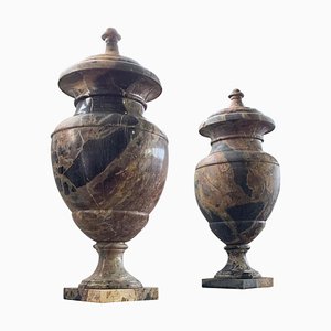 Urnas italianas grandes de mármol, siglo XIX. Juego de 2