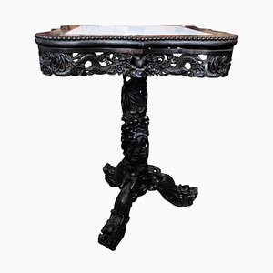 Chinesischer Tisch aus geschnitztem Hartholz mit Marmorplatte, 19. Jh