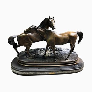 Figura francesa en miniatura de bronce patinado de dos caballos de PJ Mene