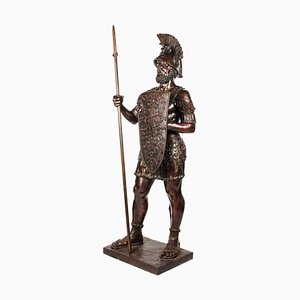 Gladiador romano de bronce a tamaño natural con lanza