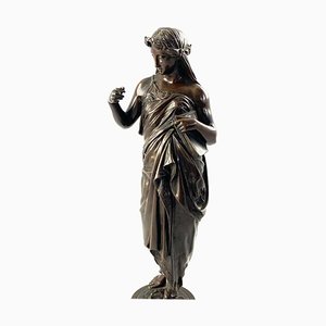 Bronze, 19ème Siècle, d'une Femme Drapée en Robe sur une Base Ronde du Zodiaque