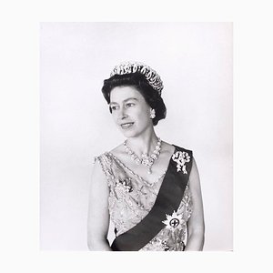 Queen Elizabeth II, Victoria & Albert Museum London Edition Limitée, 1968